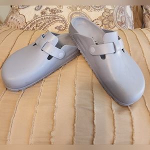 EUC- womens RUBBER BIRKENSTOCK euro 39- u.s. 8.5